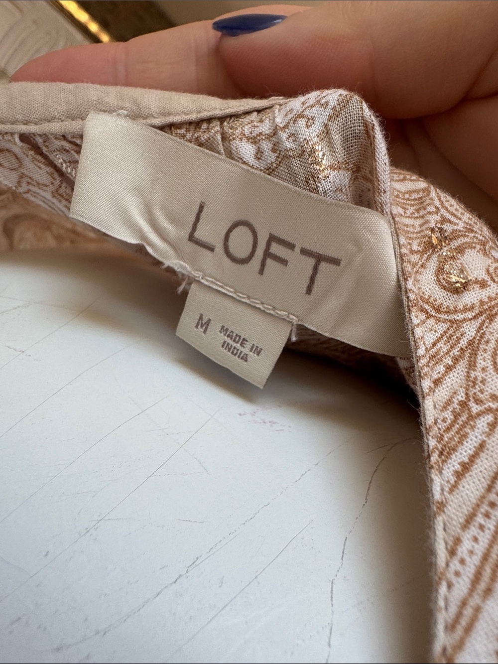 LOFT Beige Floral Split-Neck Blouse N0349 - Picture 3 of 5